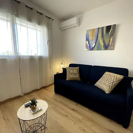Apartment Climatise Avec Parking, Au Coeur De Pietranera, A 500m, Bastia A 2km